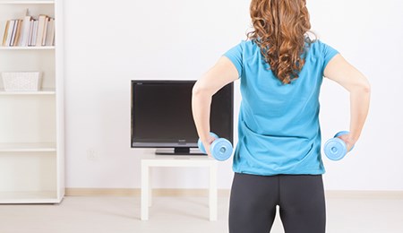 7 krachtoefeningen om thuis te doen