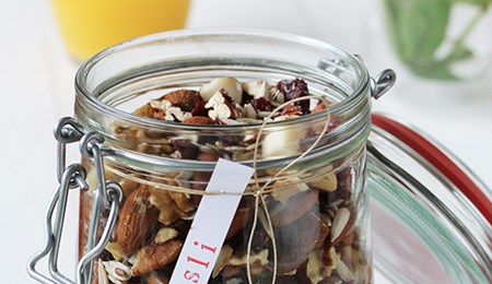 Homemade notenmuesli